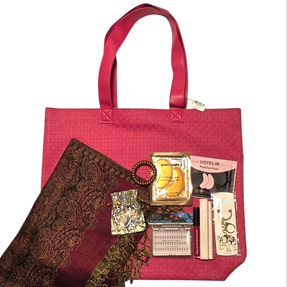 Large Pink Bath & Body Works Tote Bag With Makeup Skincare + Red Pashmina Scarf - Picture 1 of 12